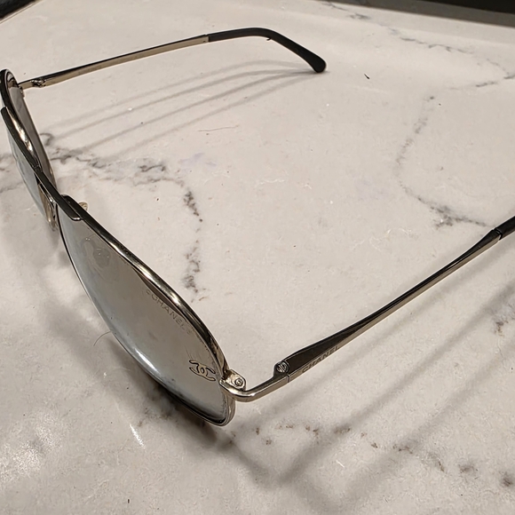 Aviator Sunglasses with Silver Frame - Picture 3 of 4